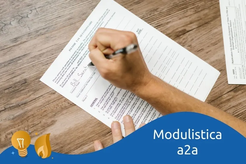 Moduli e documenti A2A su scrivania, simbolo della modulistica del fornitore