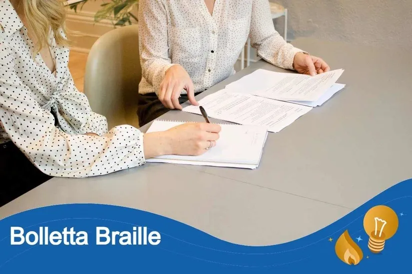 Persona non vedente legge una bolletta in caratteri Braille con le dita: simbolo del servizio accessibile gratuito
