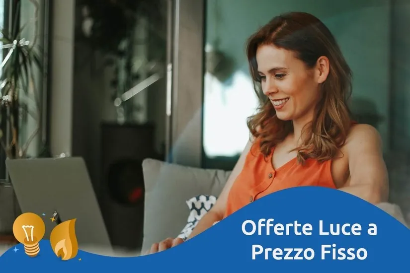 Lampadina e calcolatrice su una bolletta della luce, simbolo del prezzo bloccato